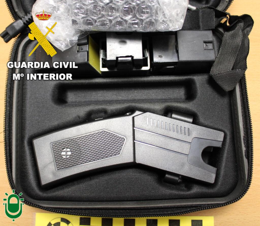 pistola de descarga eléctrica.Guardia Civil