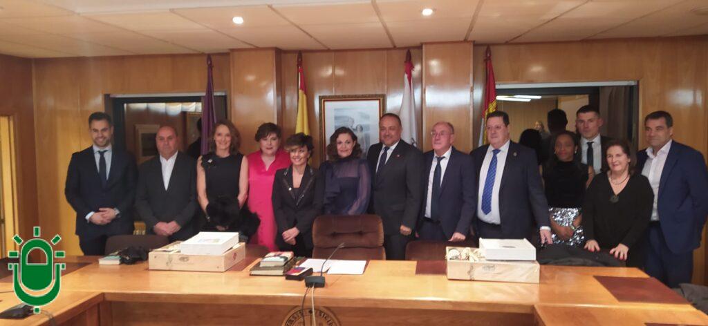 Corporación de Bembibre con Sonsoles Ónega. Botillo 2025