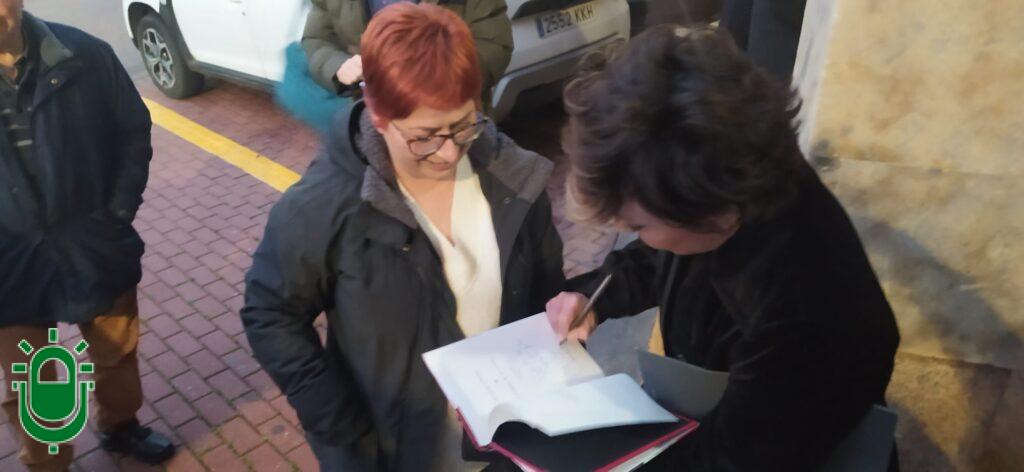 Sonsoles Ónega firma autógrafos en Bembibre. Botillo 2025