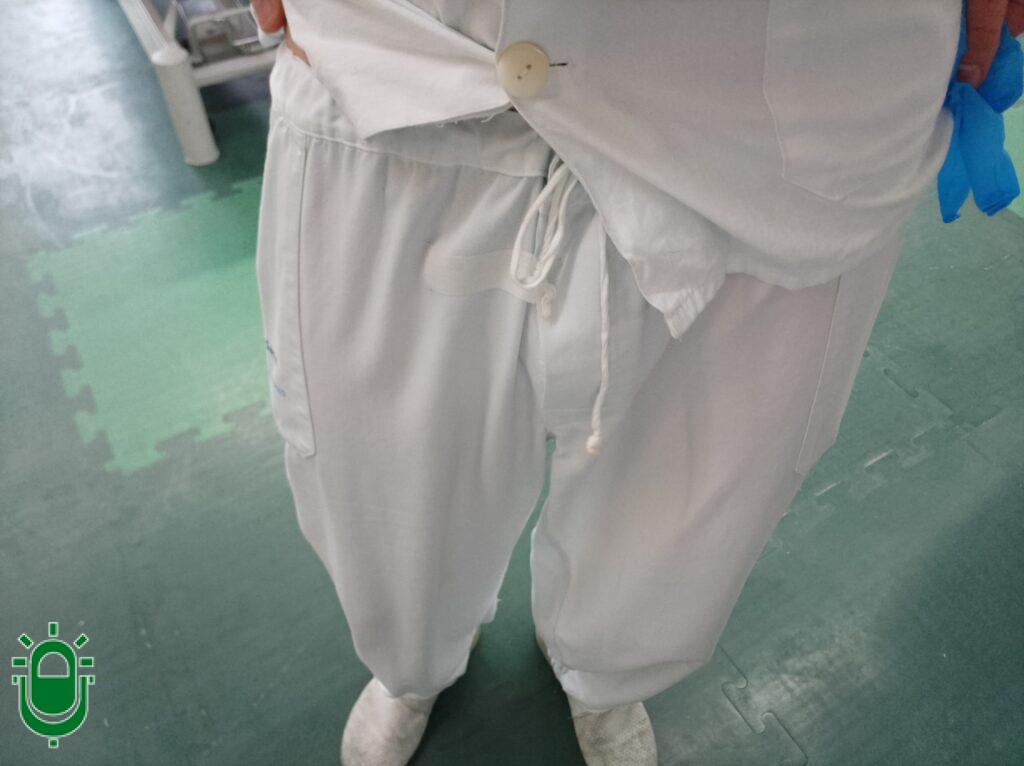 7 PANTALÓN SIN BOTONES CERRADO CON ESPARADRAPO