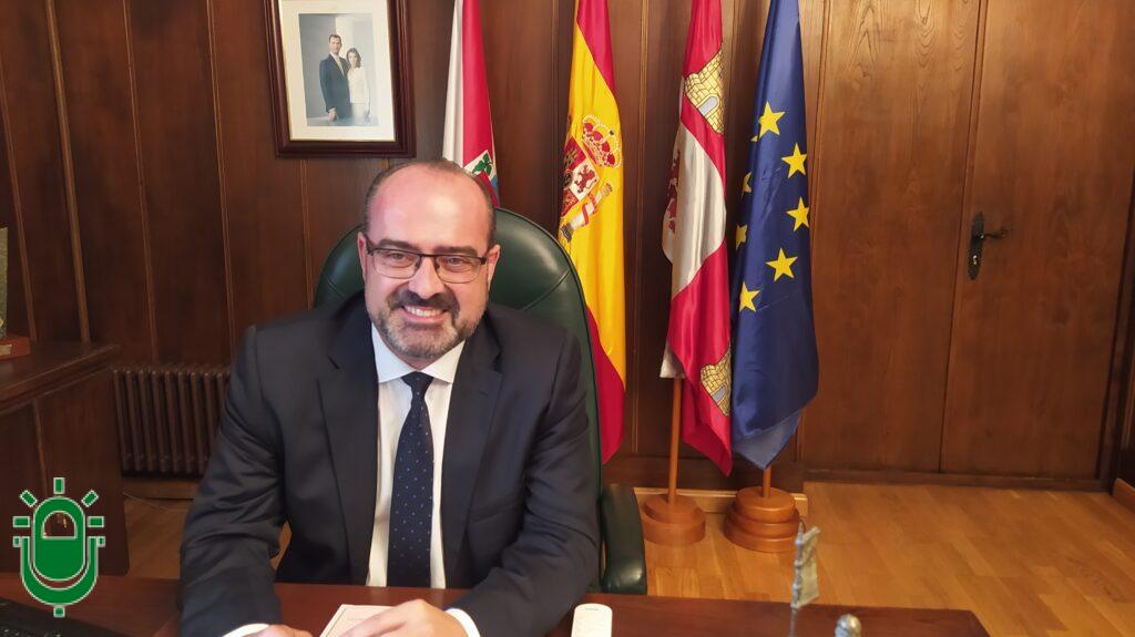 Marco Morala en su despacho del Ayuntamiento de Ponferrada. 27 de junio 2023