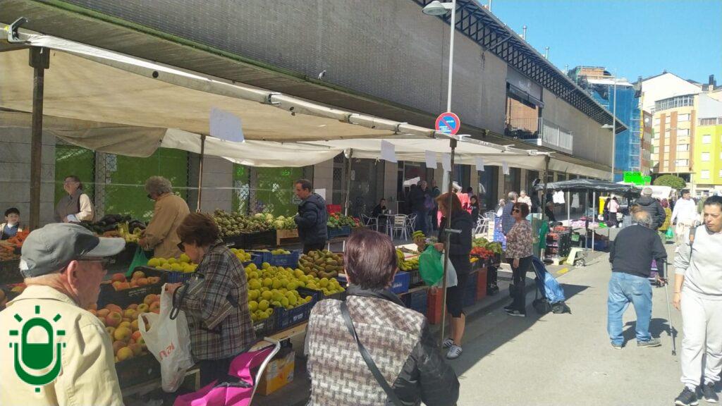 Mercadillo de Ponferrada. 23 abril 2025. Festivo y abierto (2)