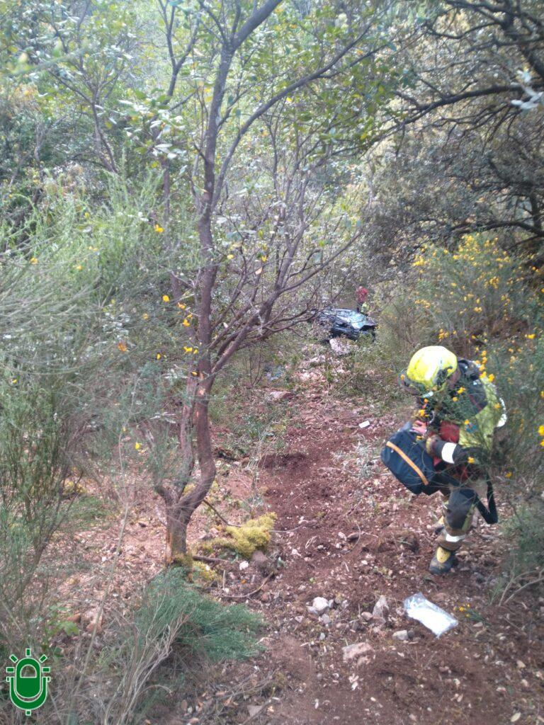 Rescate Bomberos. Caída por terraplén en Peñarrubia. 29 abril 2025