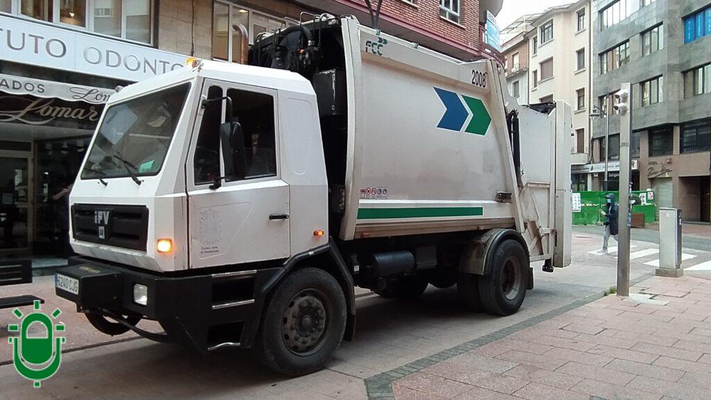 camion de basura en Ponferrada. Octubre 2021