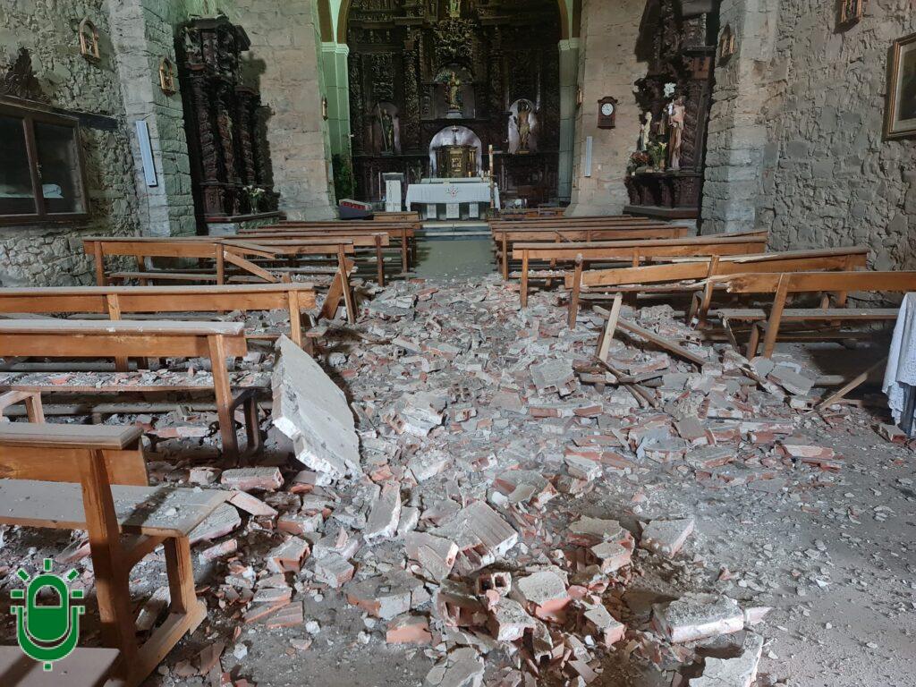 Cae falso techo en iglesia de Arganza. 9 junio 2025 (2)