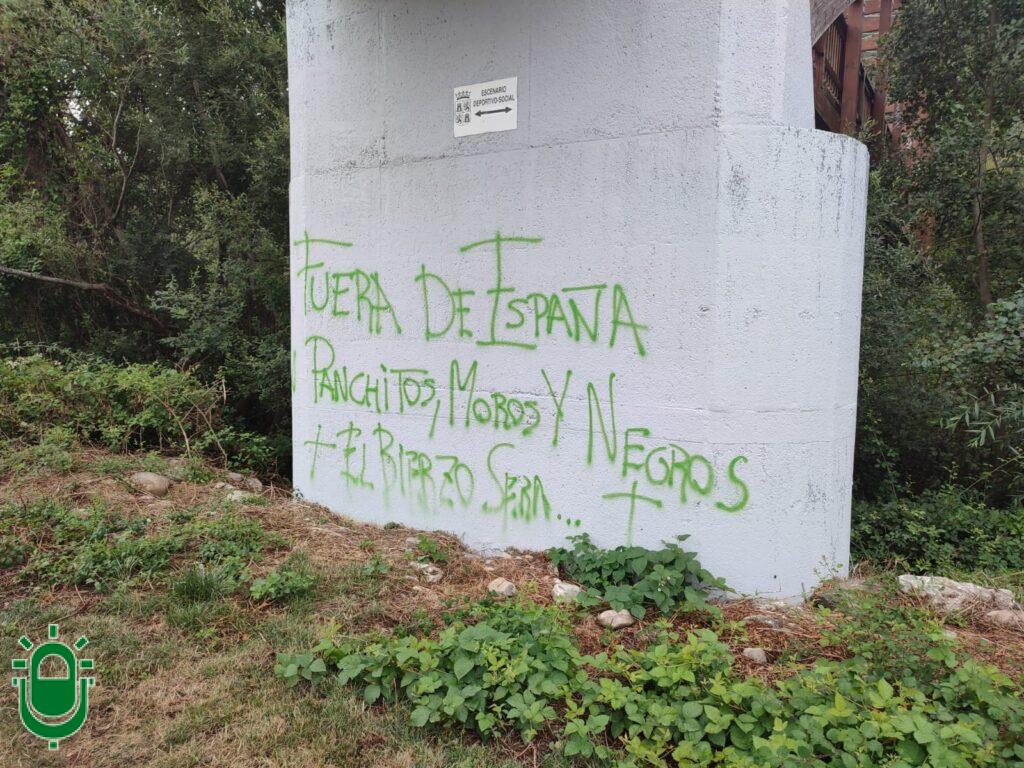 Pintadas racistas y xenófobas en Ponferrada. 13 julio 2025 (2)