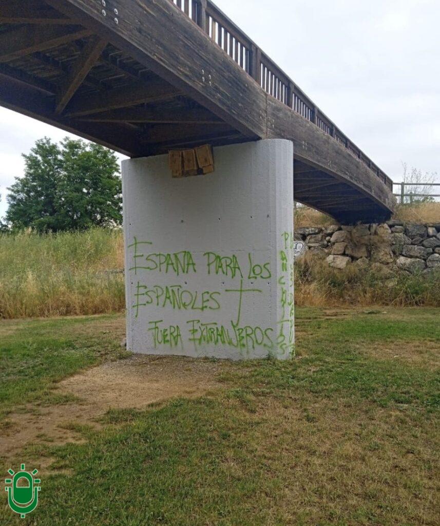 Pintadas racistas y xenófobas en Ponferrada. 13 julio 2025