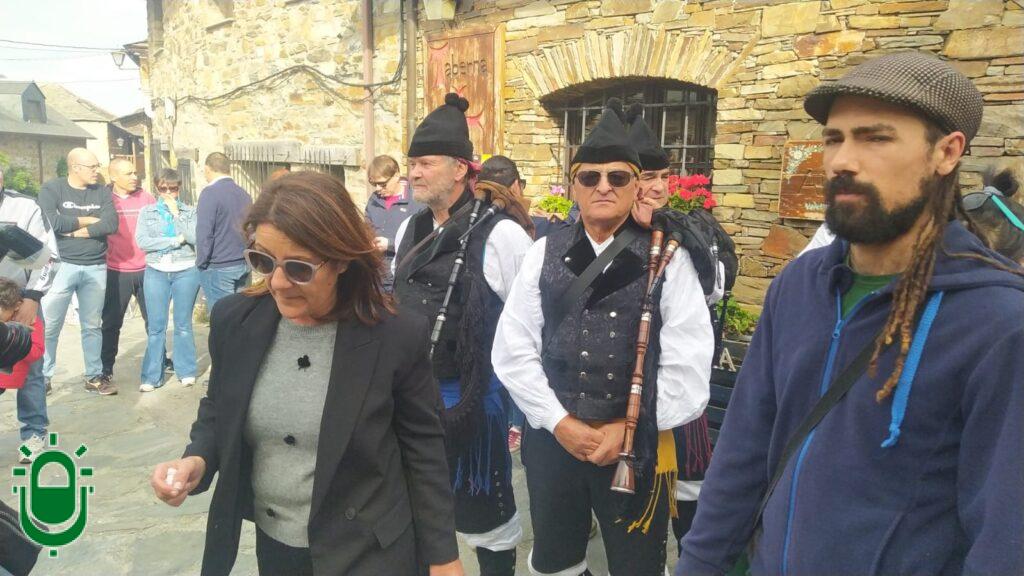 Homenaje a Nacho Rumbao. Brigadista. Espinoso de Compludo. 28 sep 2025. Viuda y compañero