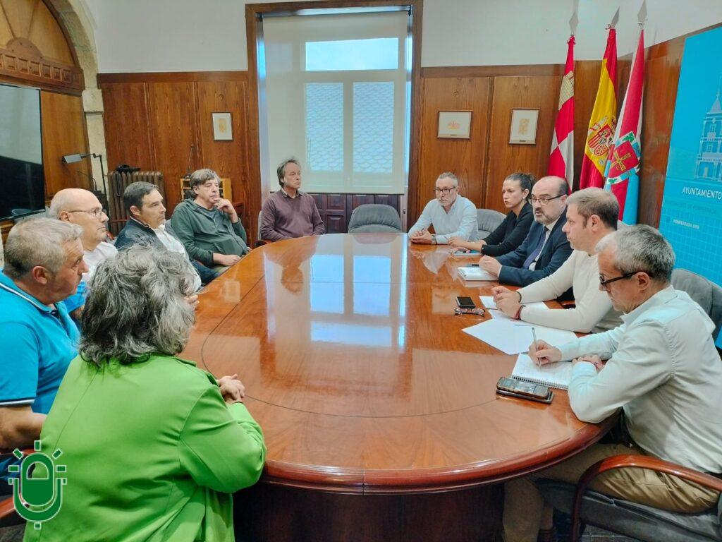 Reunión pedanías de Ponferrada tras incendios agosto 2025 (2)