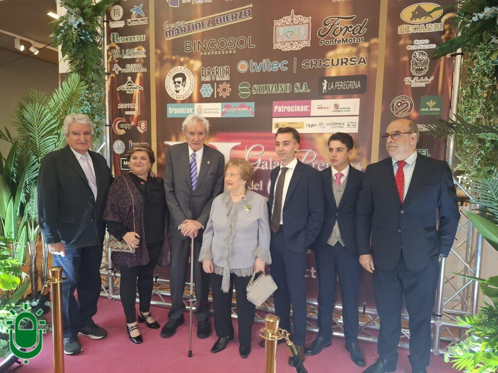 Gala Comercio Ponferrada 2025. Yolanda Ordás y familia