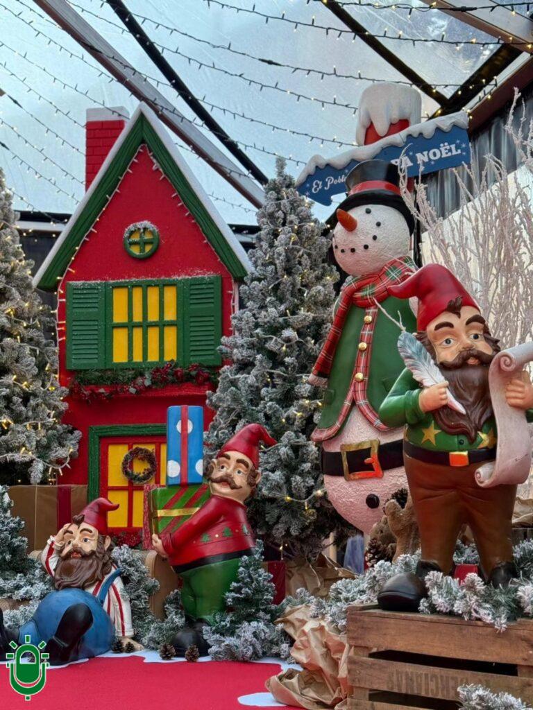 Adornos carpa Papa Noel. Ponferrada 2025