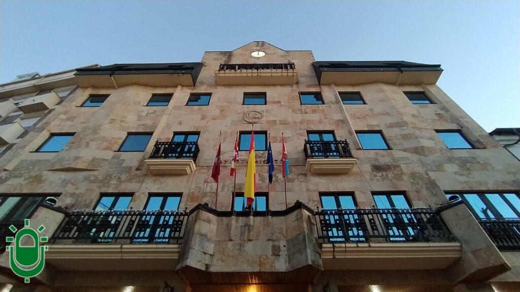 Detalle fachada Ayuntamiento de Bembibre