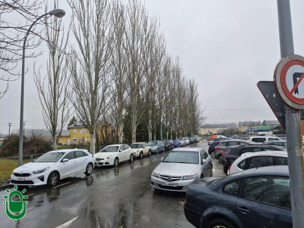 Zona trasera del hospital donde se retirarán los chopos