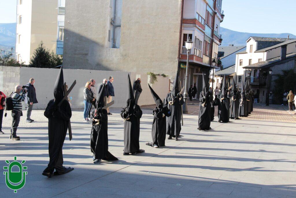 procesión encuentro 2022. (3) Penitentes en fila