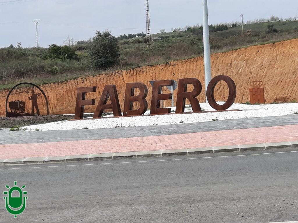 Glorieta entrada a Fabero
