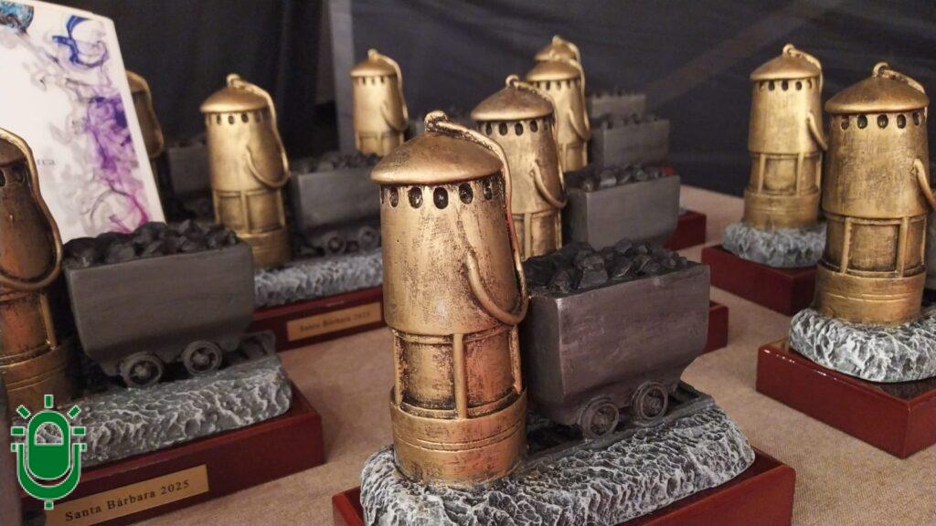 Festival Fisuelo Laciana. Lámpara homenaje a mineros veteranos