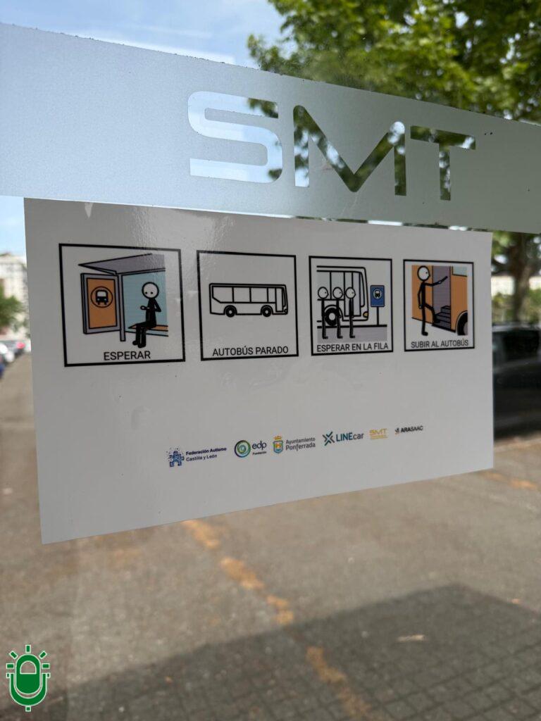 Pictogramas en las marquesinas de Ponferrada para ayudar a viajeros autistas