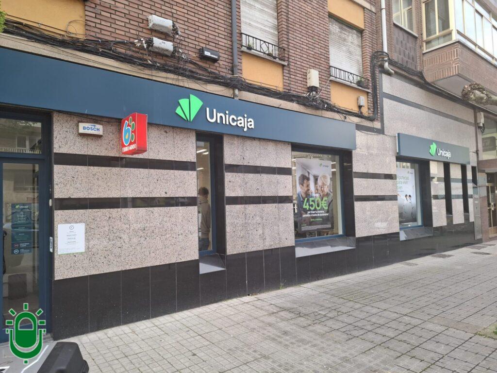 Oficina Unicaja Flores del Sil. Cierra 13 abril 2026 (2)