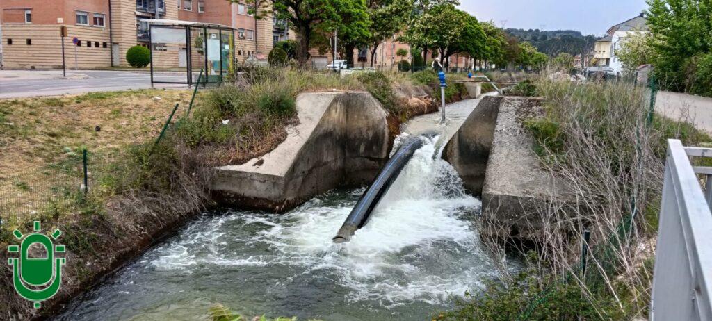 La Confederación suelta agua para regar las plantaciones bercianas aunque las obras de modernización no están acabadas