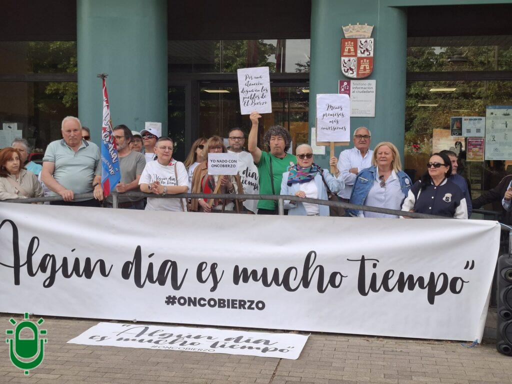 Las concentraciones mensuales de OncoBierzo ante la Junta cumplen un año
