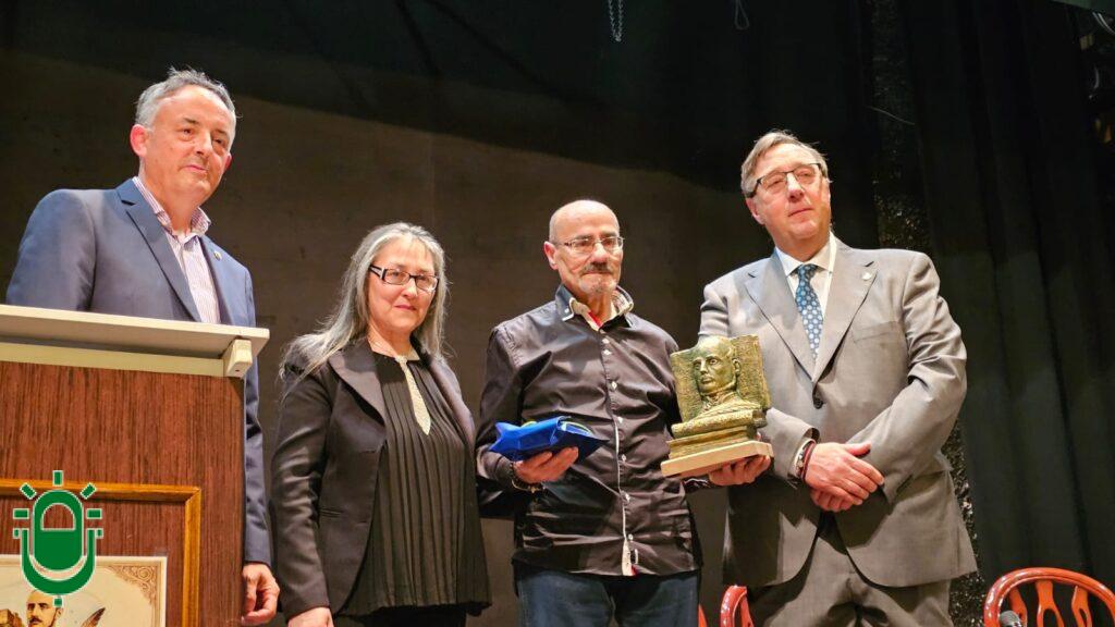 La primera gala de la Literatura Berciana premia al poeta Emilio Vega y la escritora Nidia Beltramo