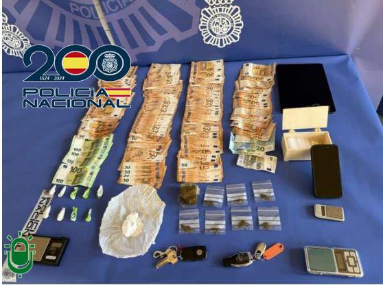 La Policía Nacional da por desmantelados dos puntos de venta de droga en Ponferrada tras la operación desarrollada en Flores del Sil