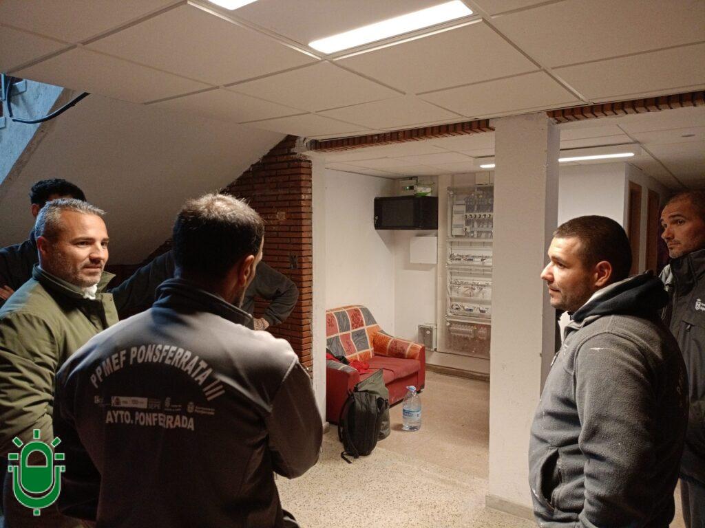 El taller de empleo «Ponsferrata Tres» rehabilita el antiguo colegio de Flores del Sil