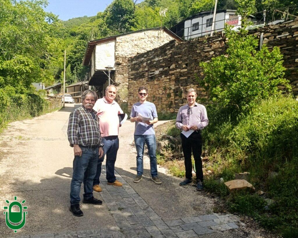 Iván Alonso con pédaneo y técnicos