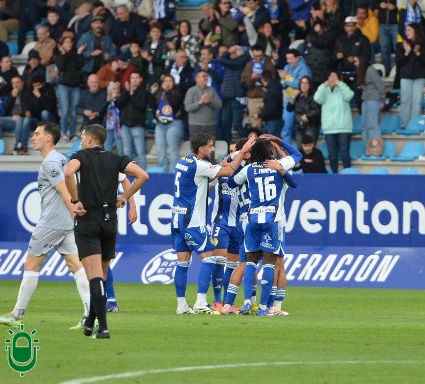La Ponferradina gana por tres a uno al Avilés para seguir en la lucha por playoff