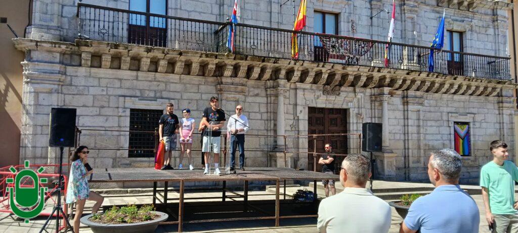 Dia del Orgullo LGTBIQ+ en Ponferrada. 27 junio 2026. En el escenario