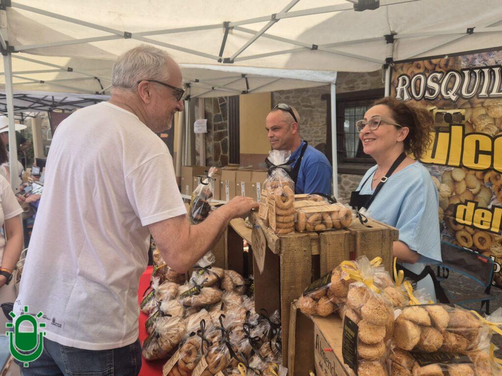 Albares de la Ribera estrenó hoy, con éxito, las ferias del Banco de Tierras del Bierzo para este verano