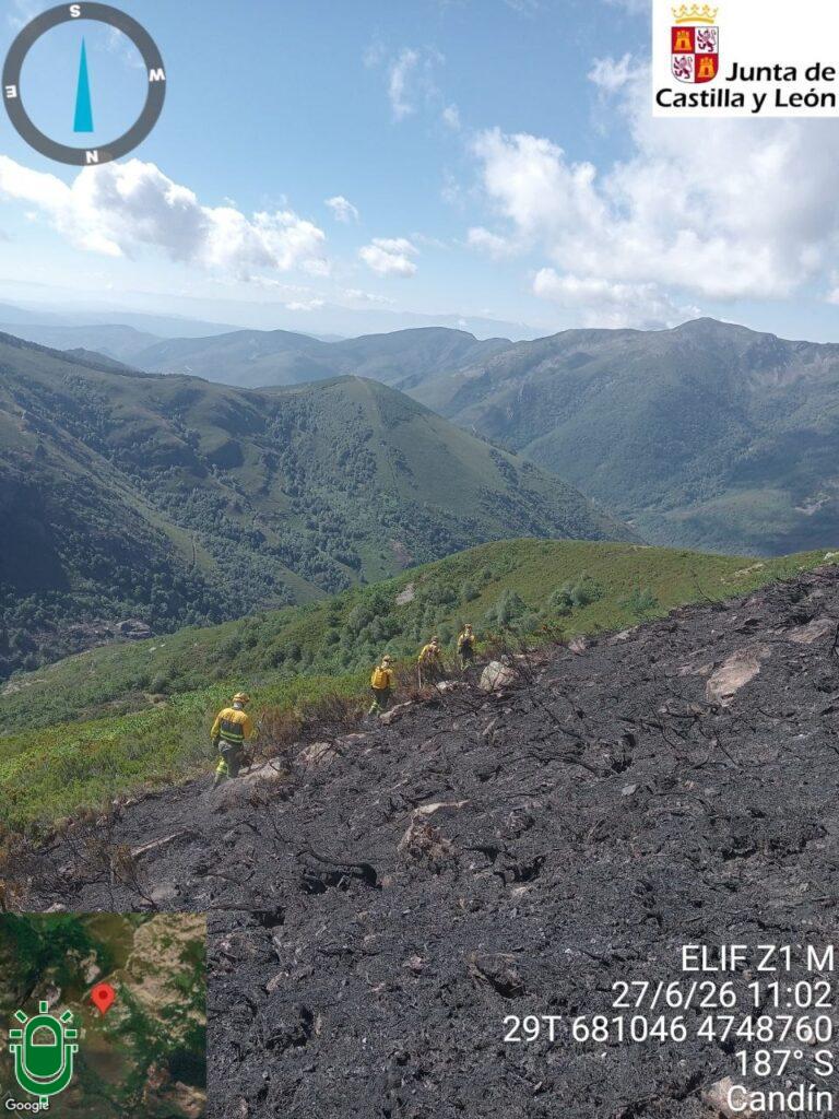 Importante mejora en la evolución de los incendios forestales en el Bierzo, después de días de intenso trabajo de extinción