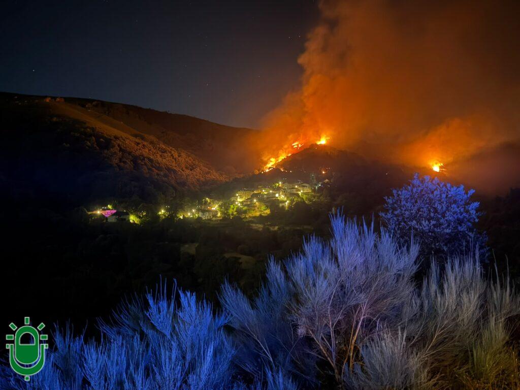 Llamas incendio en Cela. 27 junio 2026. Vecinos confinados. 27 junio 2026. foto