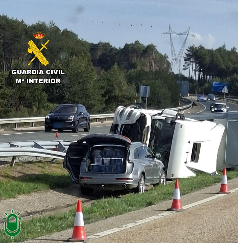Siete detenidos por robar la mercancía de un camión accidentado en la A-6