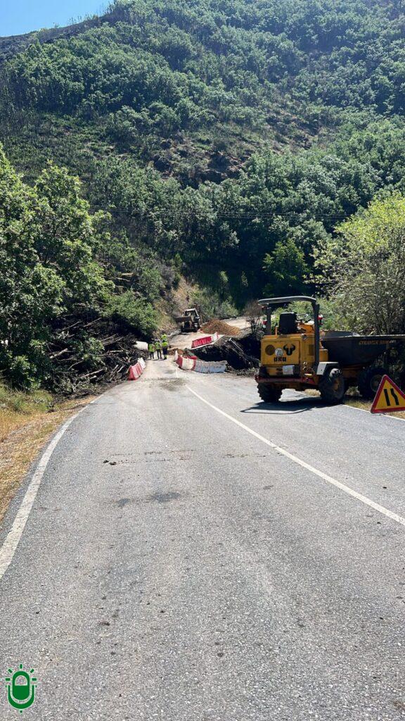Siguen en los trabajos para estabilizar la carretera de Fornela, que podría abrir el fin de semana