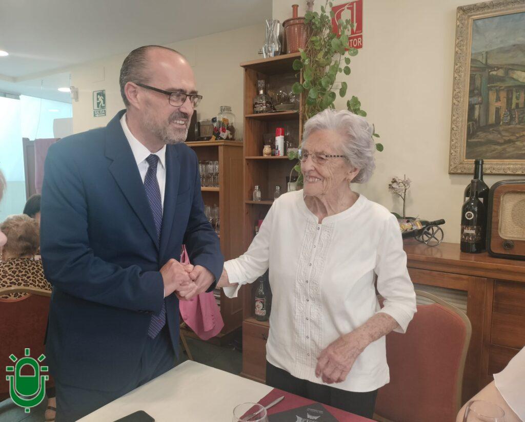 Entrañable homenaje en Ponferrada, a los socios centenarios de los centros de día municipales