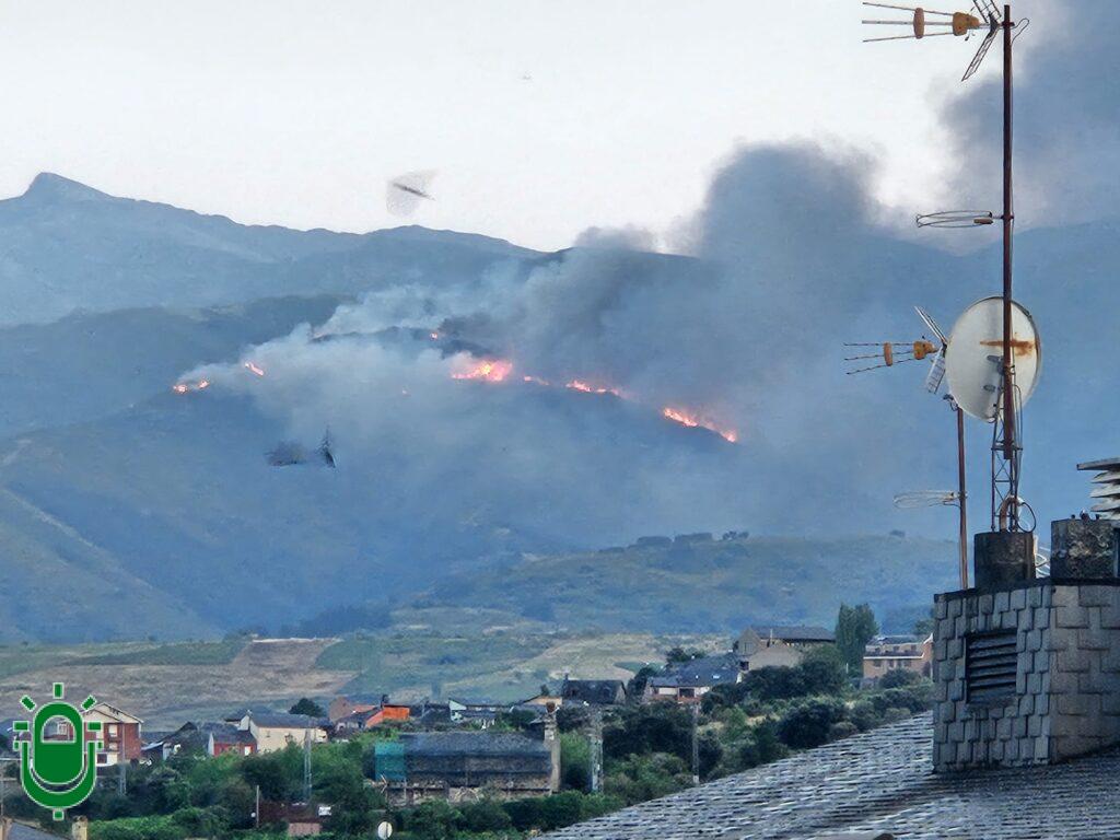 Incendios, granizo en el campo y nuevo corte en la carretera de Fornela. Son las consecuencias de las tormentas de este martes en el Bierzo y Laciana