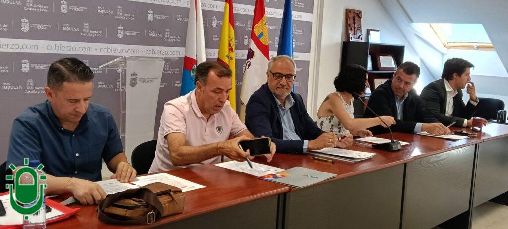 Consejo Comarcal, sindicatos y FELE firman el primer acuerdo del Diálogo Social de la comarca