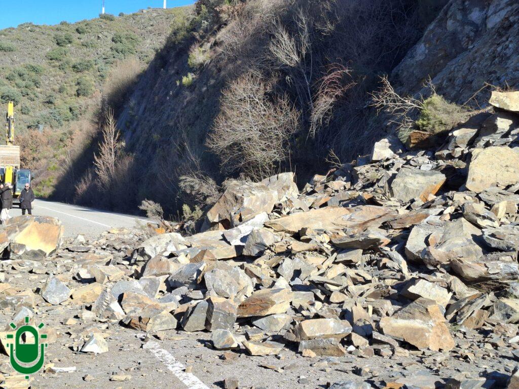 Urgen un estudio sobre la situación de los taludes de la carretera CL-631, después del último desprendimiento en Ondinas