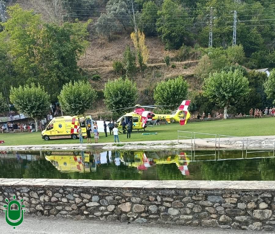 La ministra de Sanidad ayudó a un bañista indispuesto en Villafranca del Bierzo