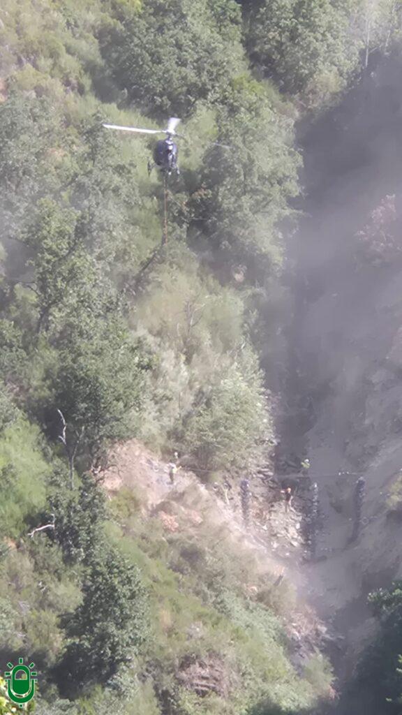 La Diputación avanza en la colocación de mallas metálicas para acabar con los arrastres en la carretera de Peñalba