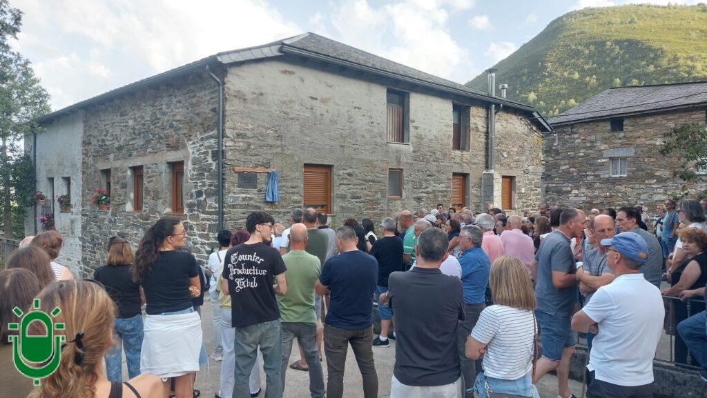 descubren placa familia Alfredo de Arriba. Busmayor. 8 agosto 2026