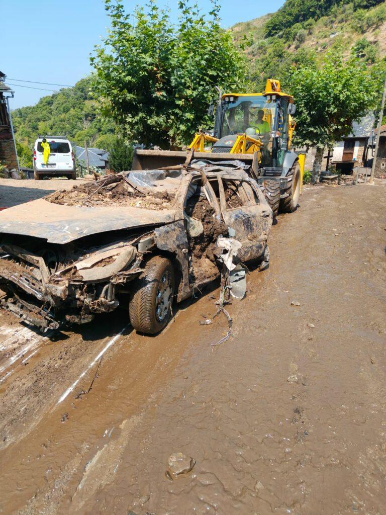 El Ayuntamiento de Ponferrada espera terminar hoy los trabajos de limpieza en Manzanedo de Valdueza después de la riada
