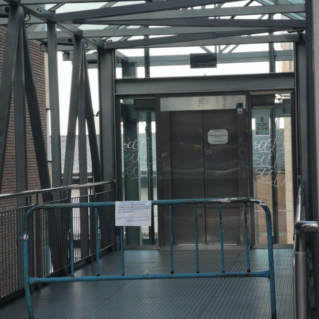 Ascensor General Vives cerrado