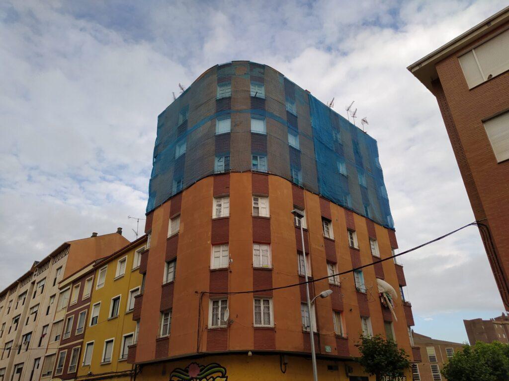 Edificio La Madrileña, en ruina y en obras Ponferrada