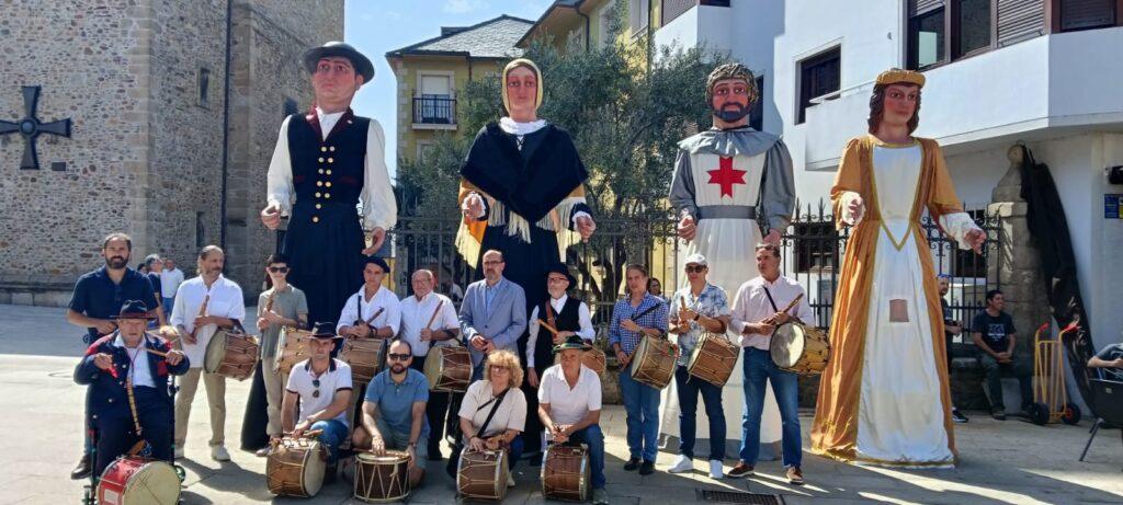Moteros y tamboriteros, protagonistas destacados de la mañana del domingo en las Fiestas de la Encina de Ponferrada
