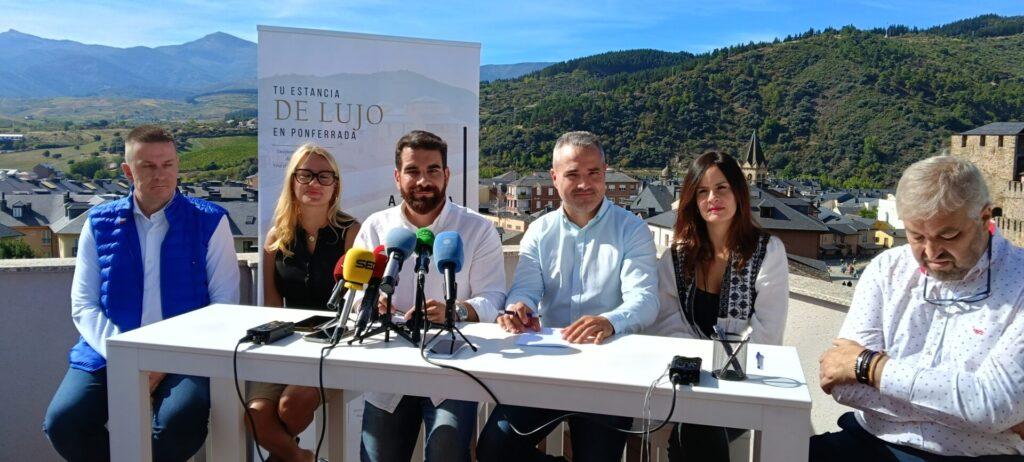 La Banda de Música «Ciudad de Ponferrada» y la Asociación Contra el Cáncer, primeros premios de la Gala del Comercio de Ponferrada. El día 3 se desvelan otros catorce galardones