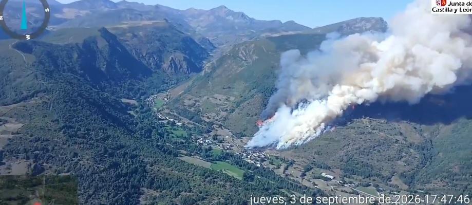 Un incendio en Sosas de Laciana obliga a confinar a los vecinos
