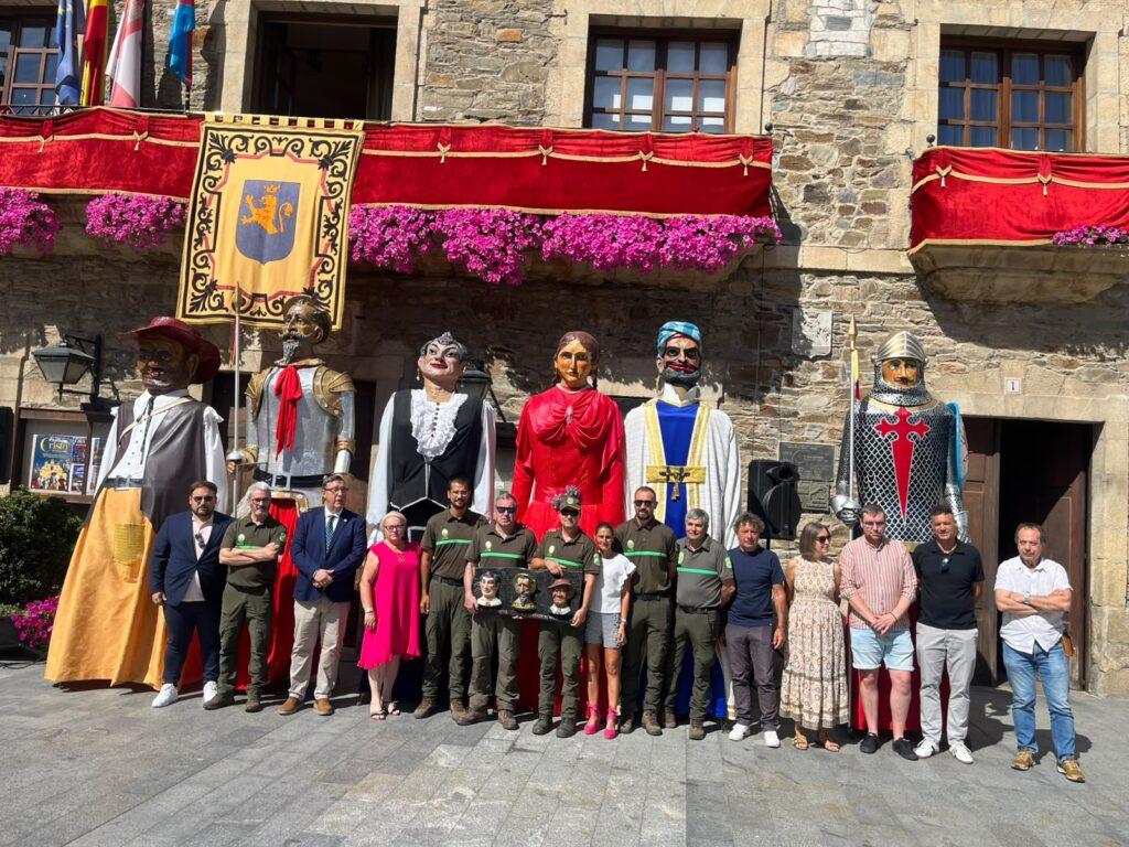 Los bomberos forestales animan a disfrutar de las fiestas celebrando la vida igual que los montes rebrotan de verde tras los incendios