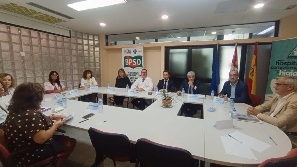 Sanidad eleva a diez millones de euros la inversión para la futura Unidad de Radioterapia del Hospital del Bierzo